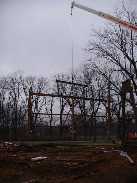 Camp Barn Frame Dismantle / The crew uses nylon straps to avoid marring the beams